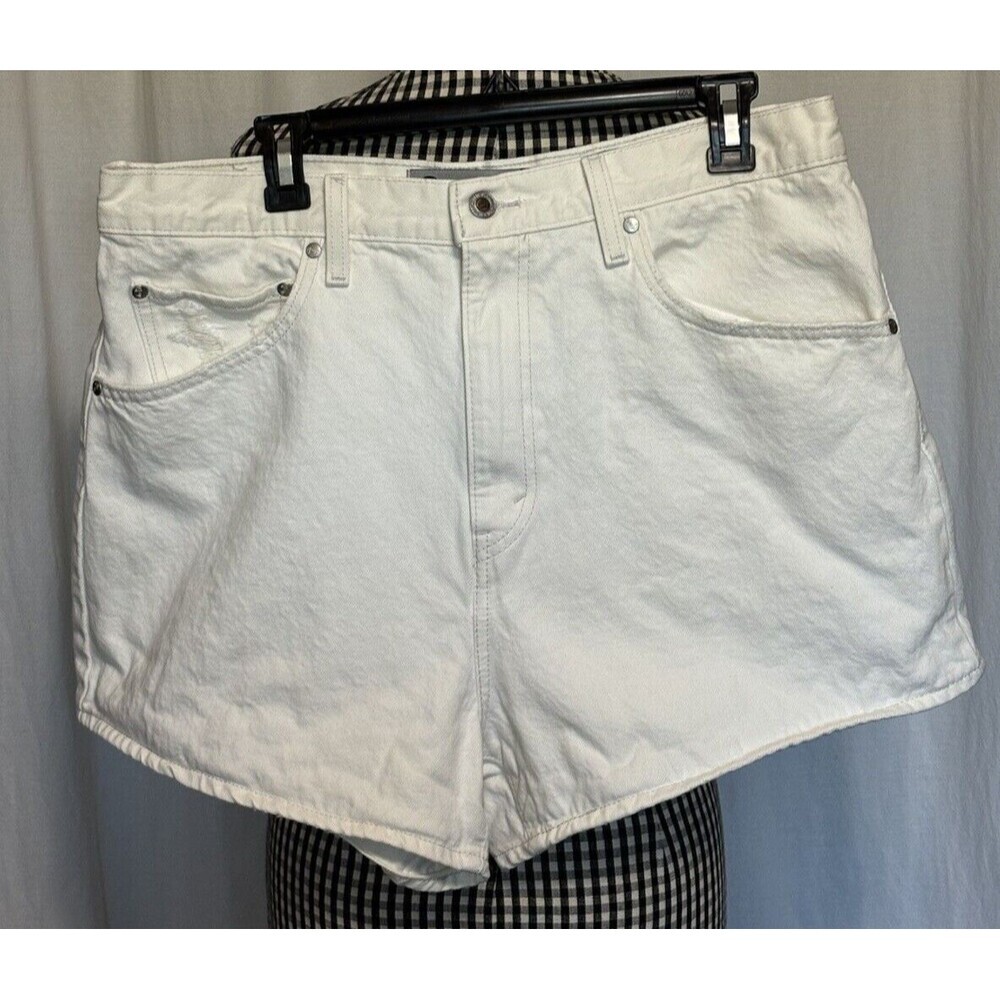 Levi's women's white high waisted mom jean shorts, silver tab. Size 33